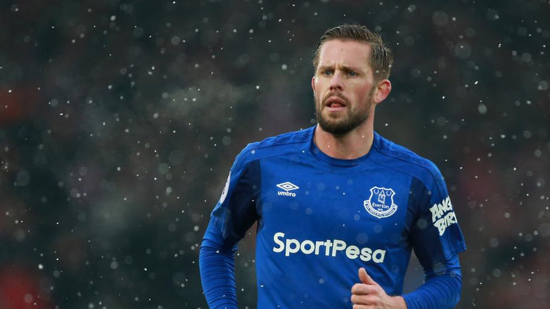 开拓者主场险胜掘金