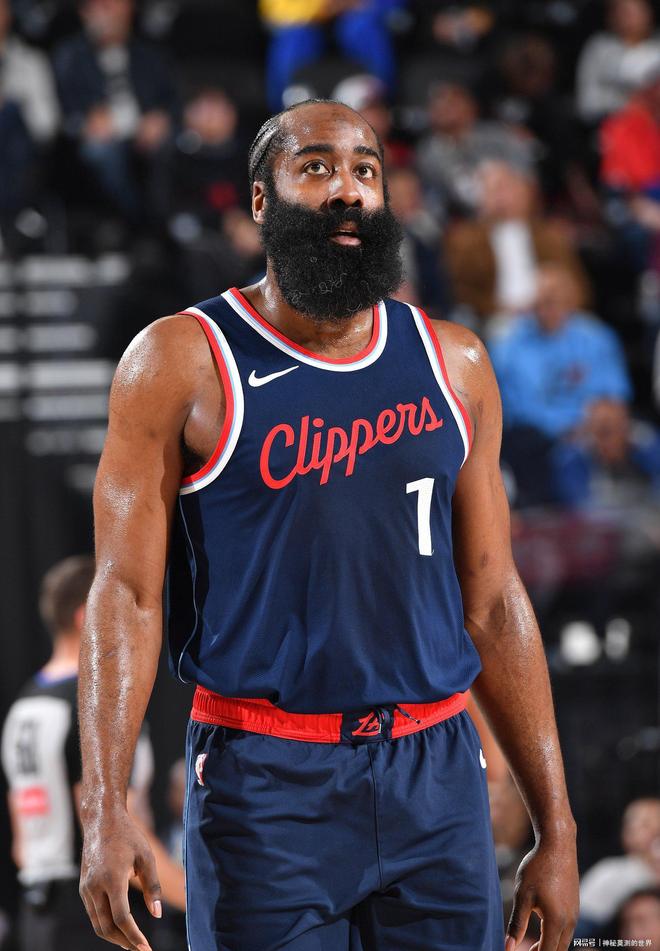 多米体育入口-哈利伯顿与雄鹿比赛中压哨三分点手腕