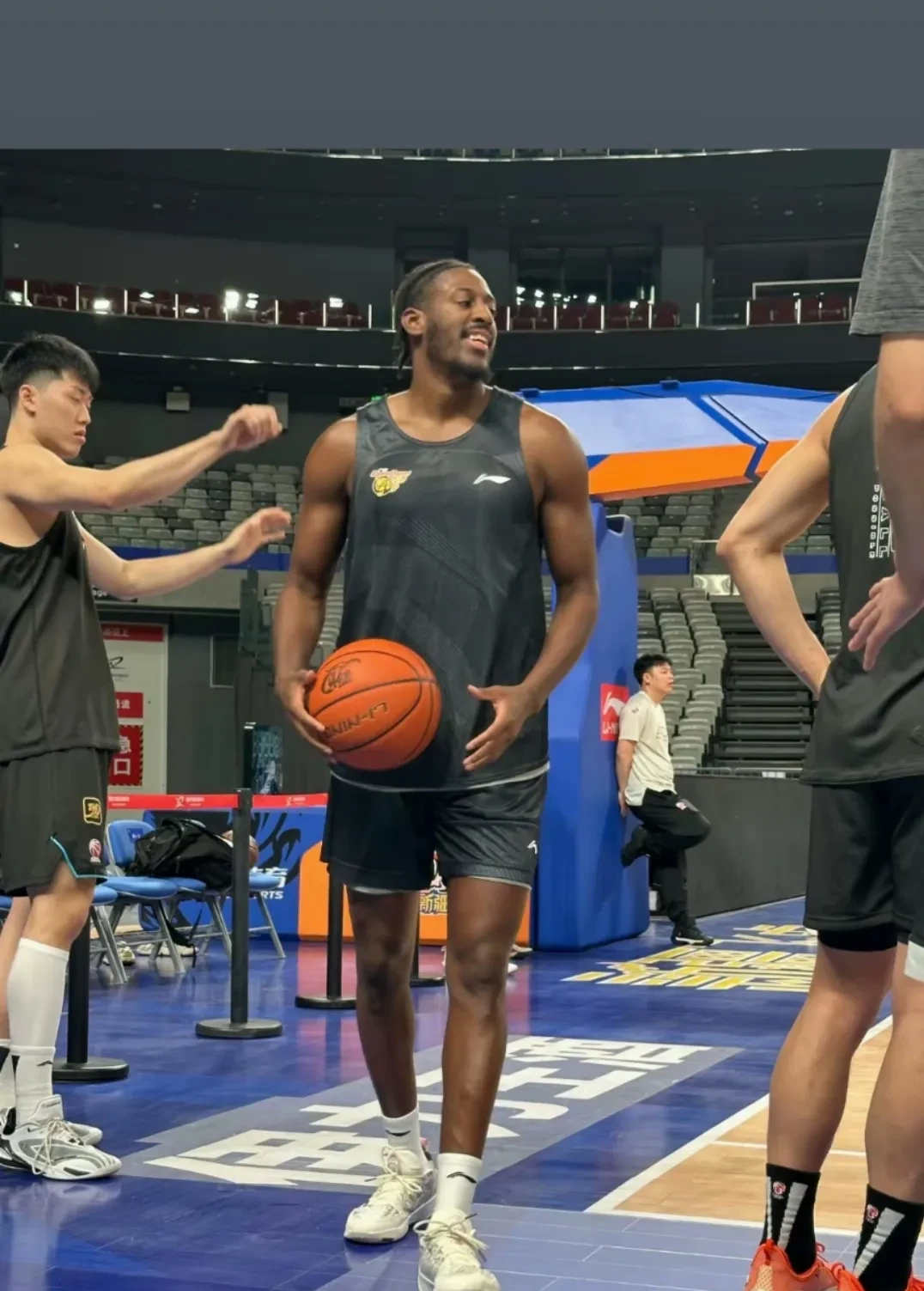 中国男篮热身备战尤文图特比赛 中国男篮热身备战尤文图特比赛